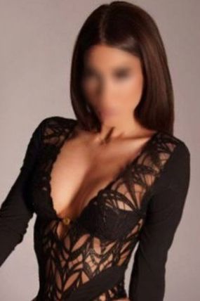 Zeyna Italian Escort in South Kensington